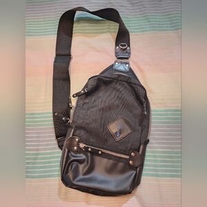 Harvest Label Sling Pack